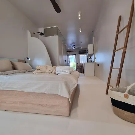 Vaios Luxury شقة بوليخرونو